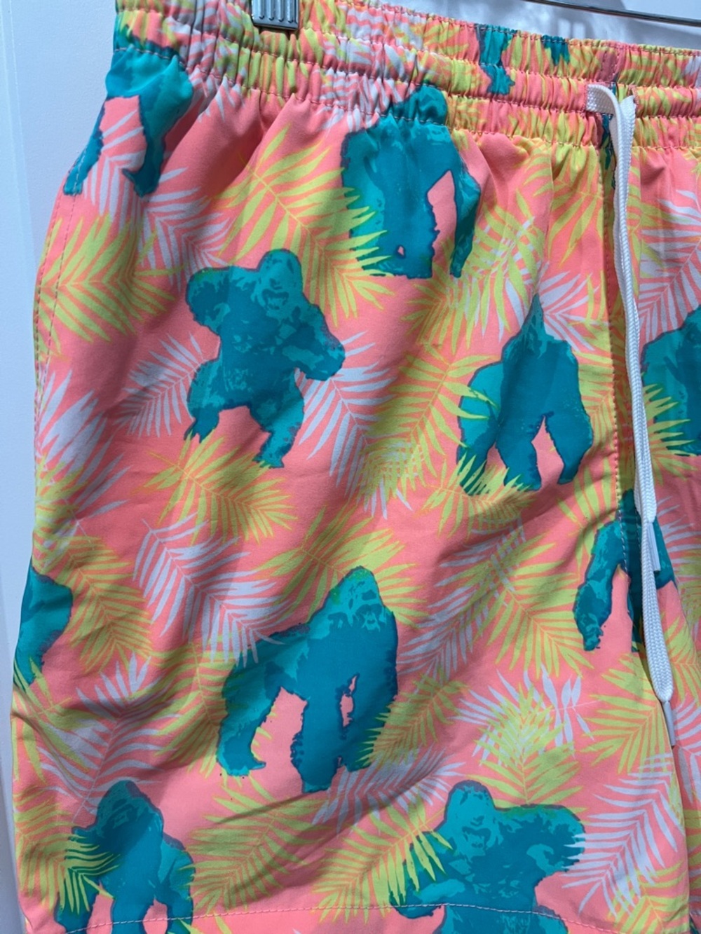 chubbies Neon Coral & Teal Ape Swim Shorts Size Medium 5.5" Inseam - Picture 2 of 7